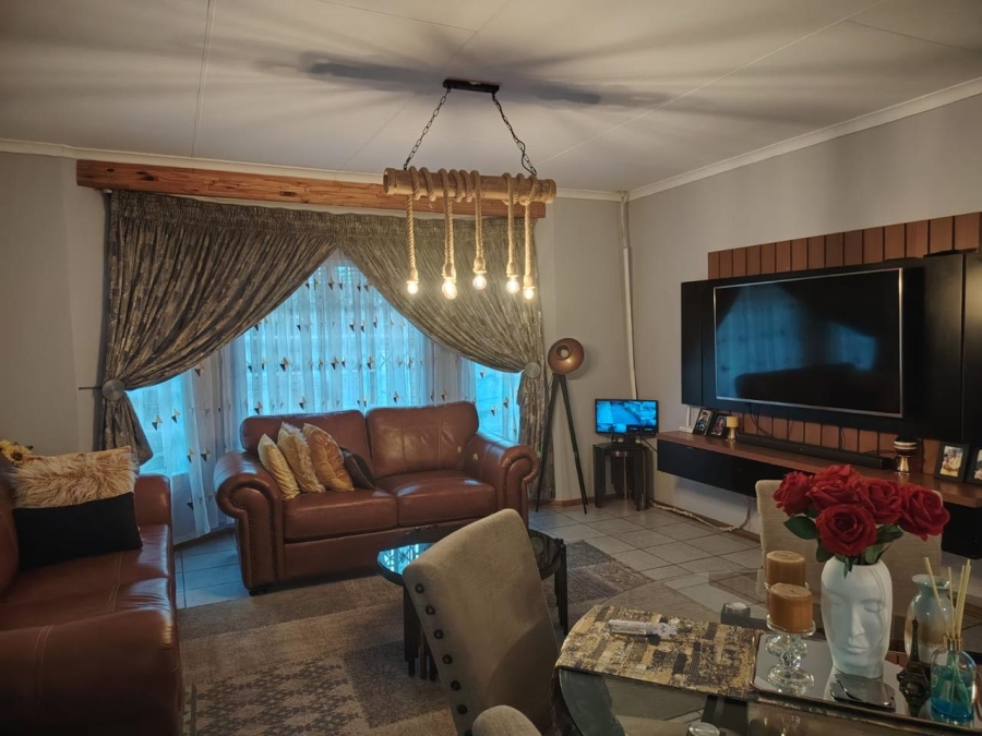 3 Bedroom Property for Sale in Geelhoutpark North West